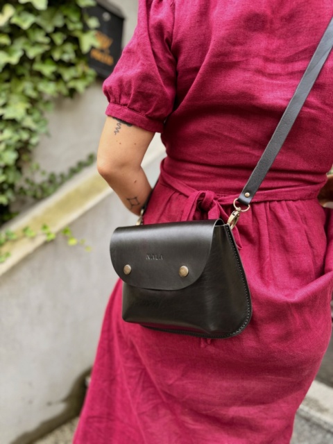 Listonoszka / nerka, kolekcja „Katowice", kolor czarny, okucia złote, skóra naturalna Listonoszka / nerka, kolekcja „Katowice", kolor czarny, okucia złote, skóra naturalna