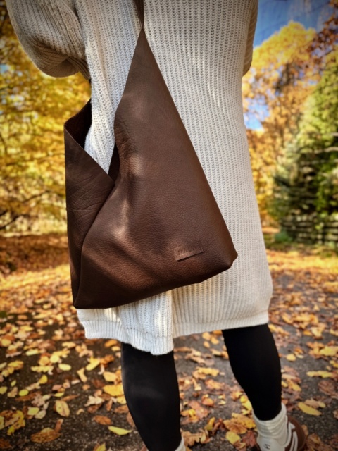 Torebka miękka ‚Origami’ duża, kolor czekoladowy brąz, skóra naturalna Torebka miękka ‚Origami’ duża, kolor czekoladowy brąz, skóra naturalna