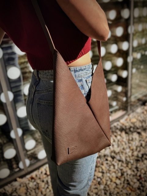 Torebka miękka ‚Origami’ mała, kolor czekoladowy brąz, skóra naturalna Torebka miękka ‚Origami’ mała, kolor czekoladowy brąz, skóra naturalna